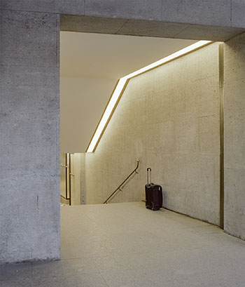 Einen Moment bitte ...